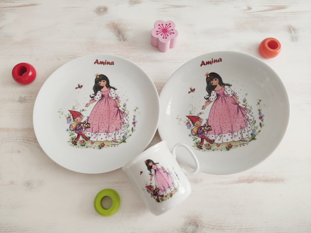 Personalisiertes Kindergeschirr Set mit Namen - Schneewittchen und die sieben Zwerge Märchenmotiv - Tasse Teller Schüssel - Geschenk zur Taufe, Geburt & zum Geburtstag