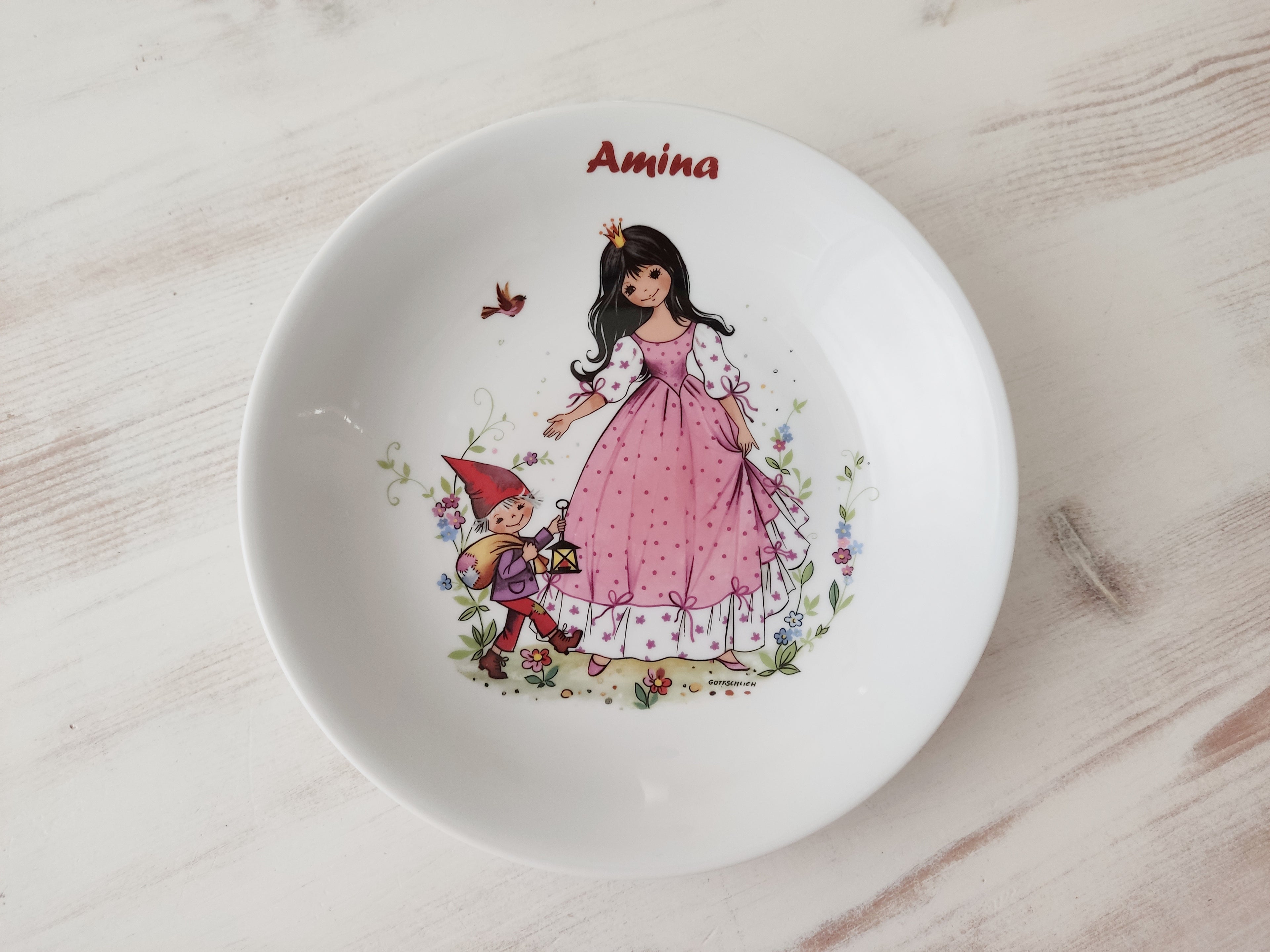 Personalisiertes Kindergeschirr Set mit Namen - Schneewittchen und die sieben Zwerge Märchenmotiv - Tasse Teller Schüssel - Geschenk zur Taufe, Geburt & zum Geburtstag