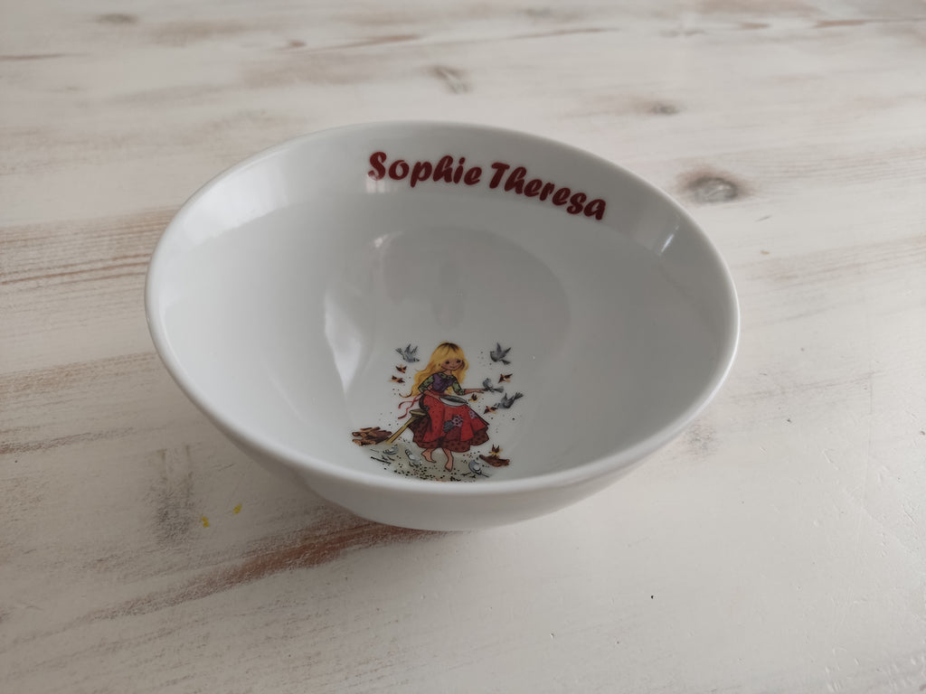 Personalisiertes Kindergeschirr Set mit Namen - Aschenputtel Märchenmotiv - Tasse Teller Schüssel - Geschenk zur Taufe, Geburt & zum Geburtstag