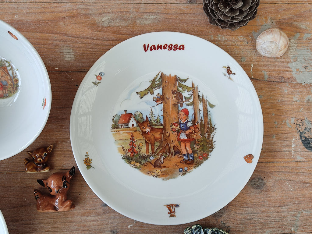 Personalisiertes Kindergeschirr Set mit Namen - Hänsel und Gretel Märchenmotiv - Tasse Teller Schüssel - Geschenk zur Taufe, Geburt & zum Geburtstag