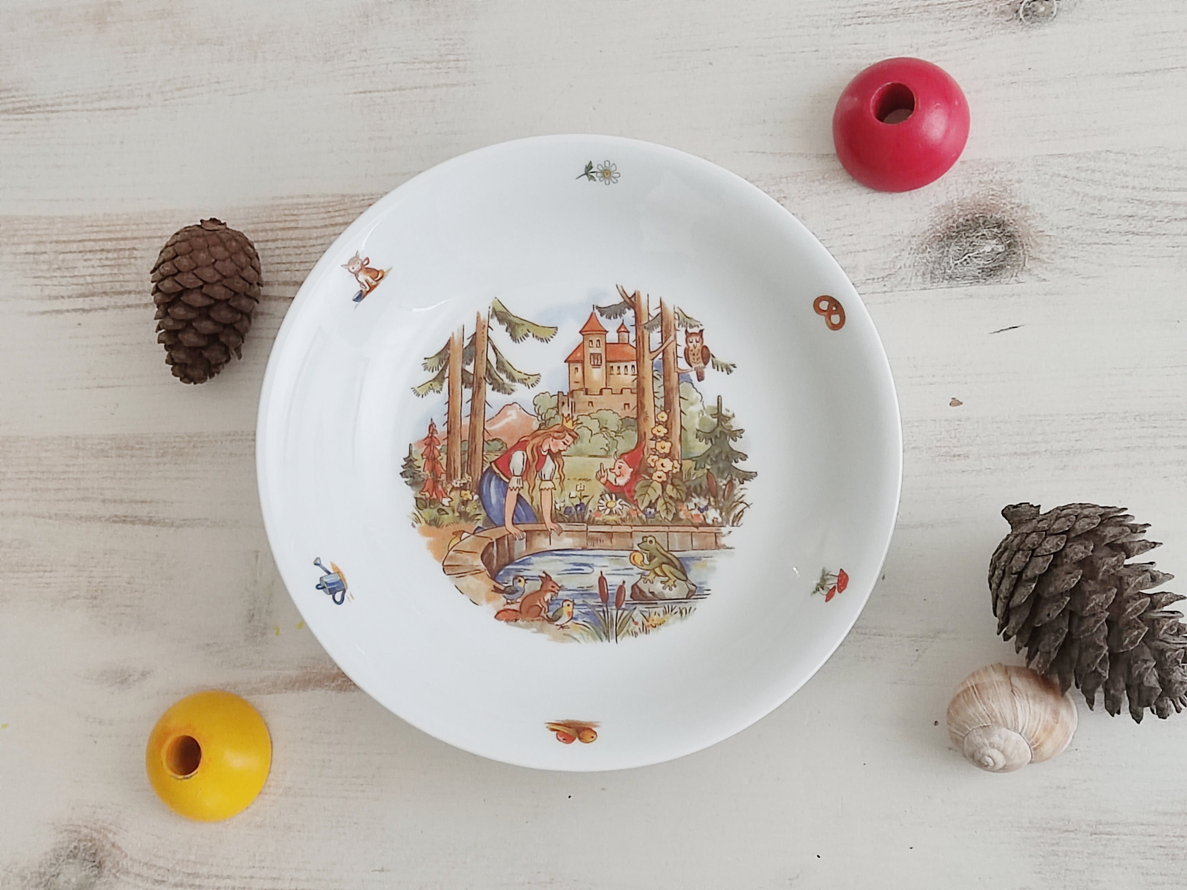 Personalisiertes Kindergeschirr Set mit Namen - Froschkönig Märchenmotiv - Tasse Teller Schüssel - Geschenk zur Taufe, Geburt & zum Geburtstag
