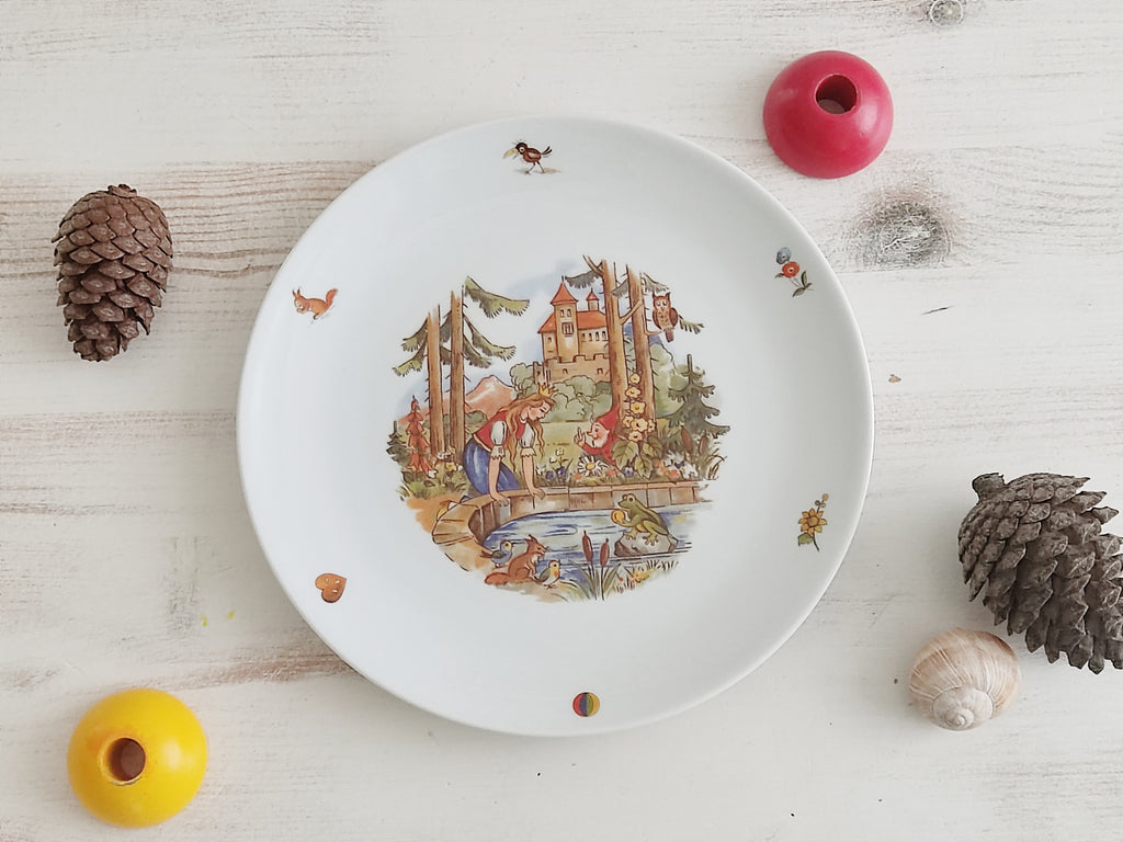 Personalisiertes Kindergeschirr Set mit Namen - Froschkönig Märchenmotiv - Tasse Teller Schüssel - Geschenk zur Taufe, Geburt & zum Geburtstag
