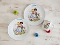 Personalisiertes Kindergeschirr Set mit Namen - Hänsel und Gretel Märchenmotiv - Tasse Teller Schüssel - Geschenk zur Taufe, Geburt & zum Geburtstag