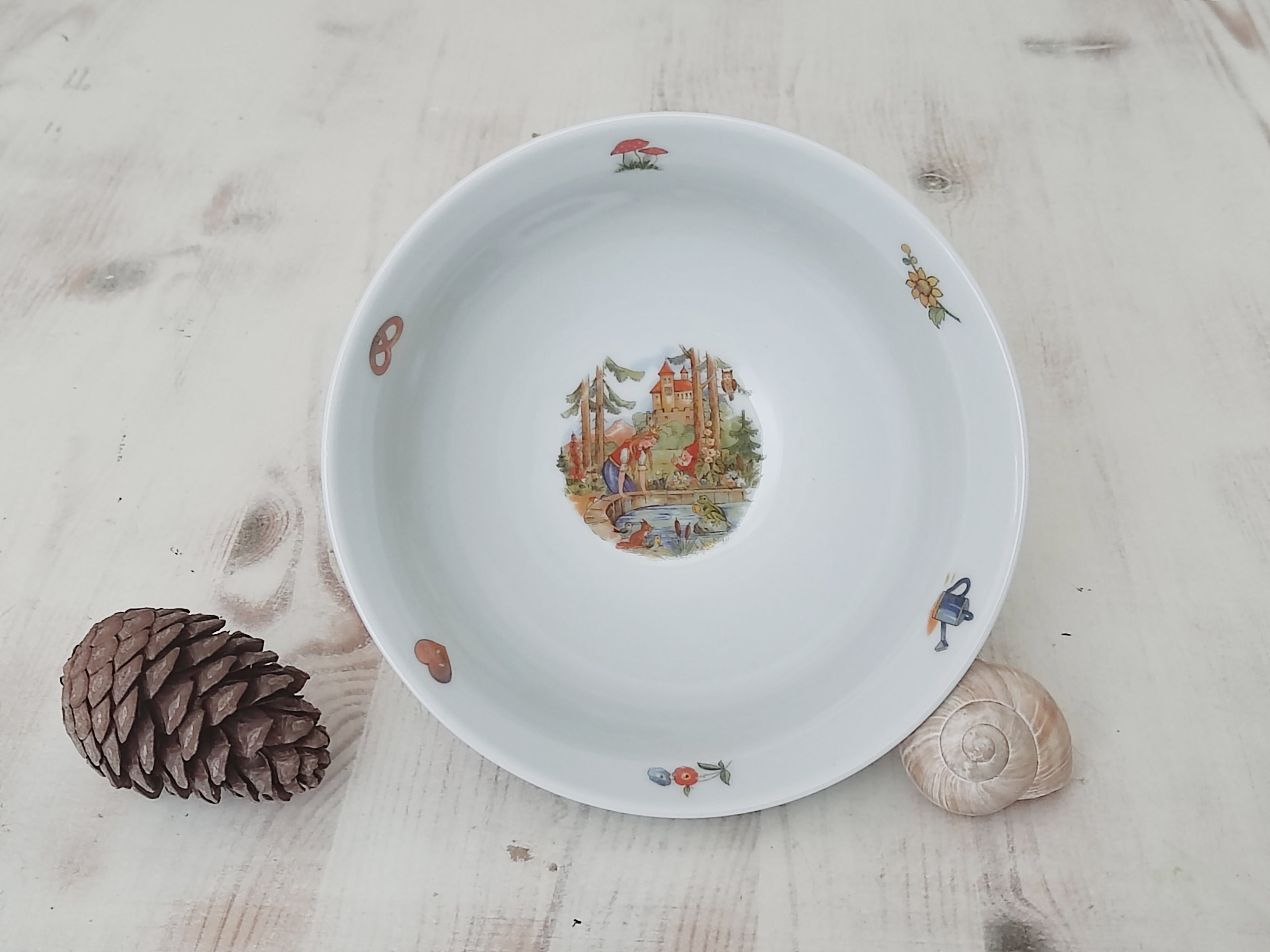 Personalisiertes Kindergeschirr Set mit Namen - Froschkönig Märchenmotiv - Tasse Teller Schüssel - Geschenk zur Taufe, Geburt & zum Geburtstag