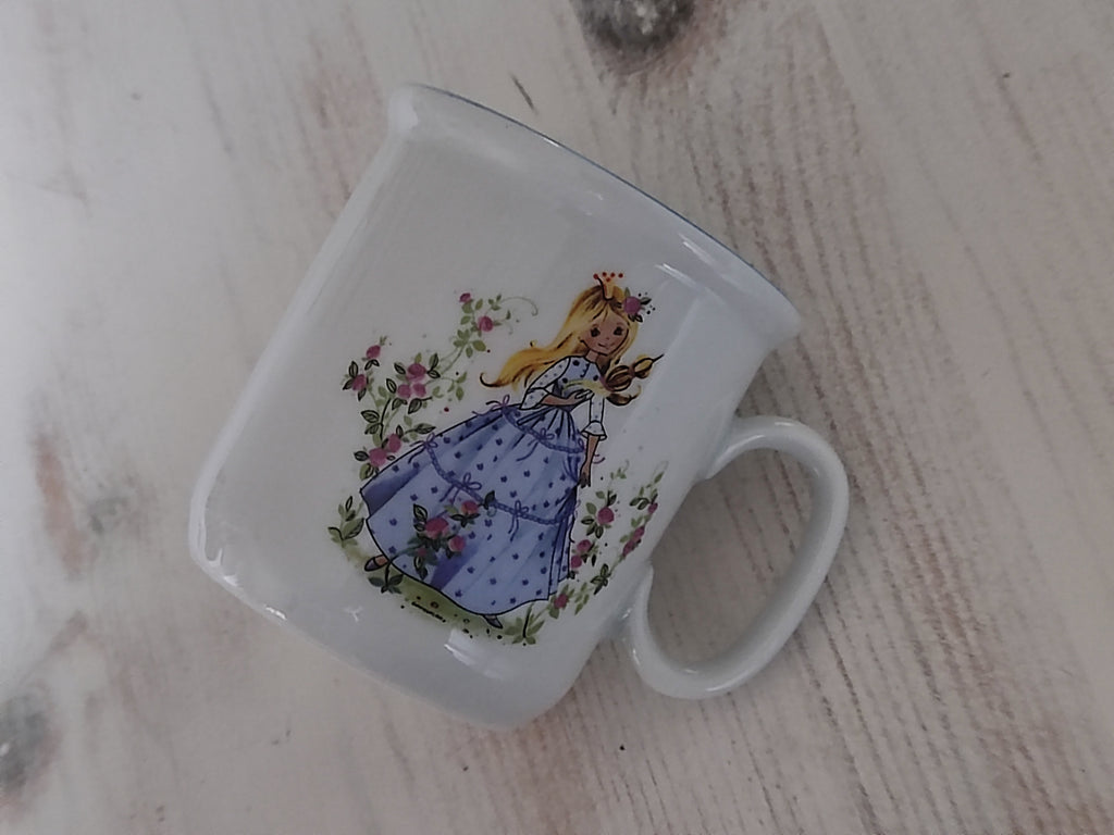 Personalisiertes Kindergeschirr Set mit Namen - Dornröschen Märchenmotiv - Tasse Teller Schüssel - Geschenk zur Taufe, Geburt & zum Geburtstag