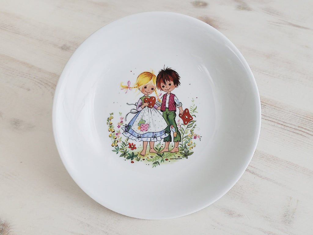 Personalisiertes Kindergeschirr Set mit Namen - Hänsel und Gretel Märchenmotiv - Tasse Teller Schüssel - Geschenk zur Taufe, Geburt & zum Geburtstag