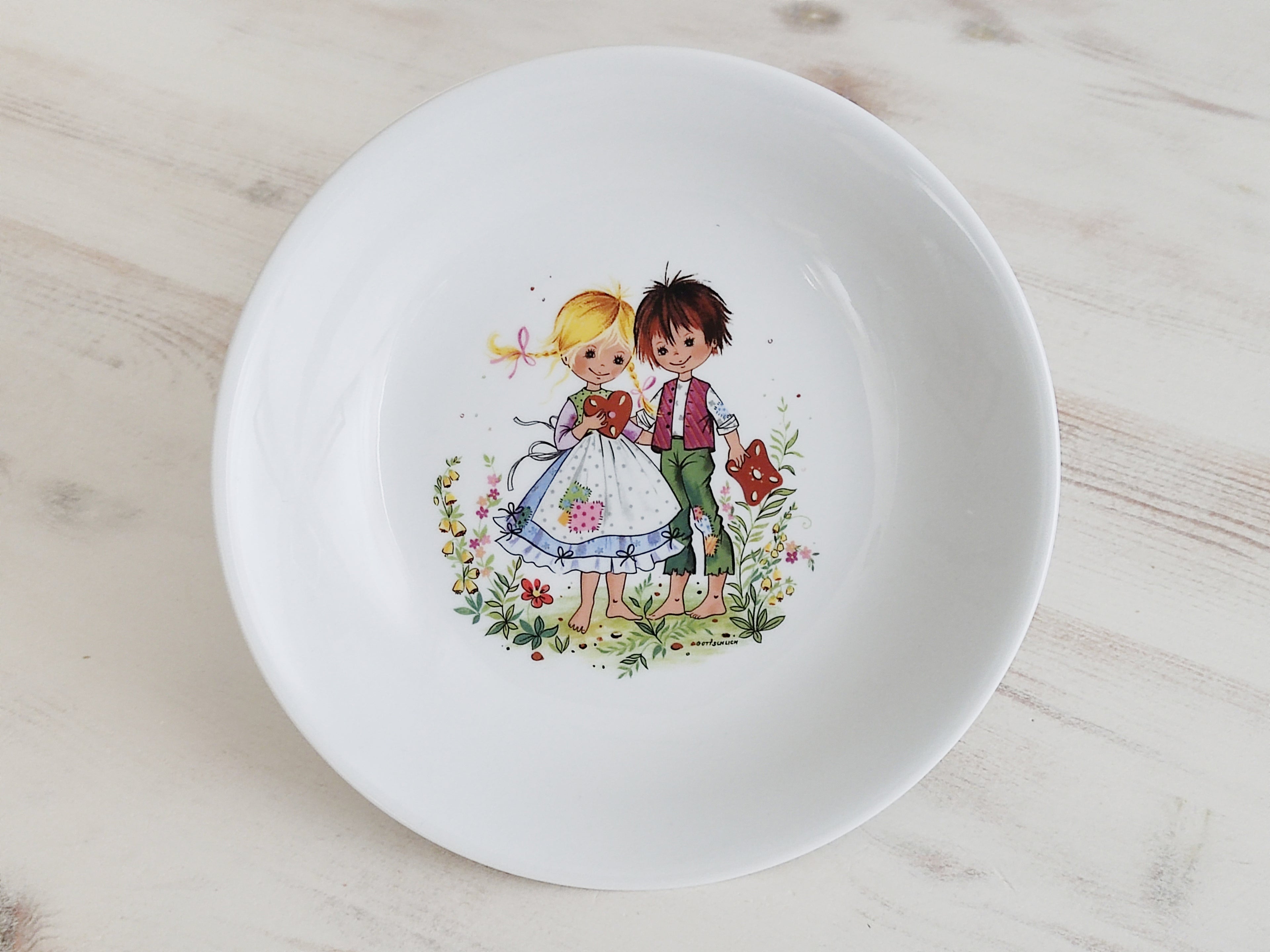 Personalisiertes Kindergeschirr Set mit Namen - Hänsel und Gretel Märchenmotiv - Tasse Teller Schüssel - Geschenk zur Taufe, Geburt & zum Geburtstag