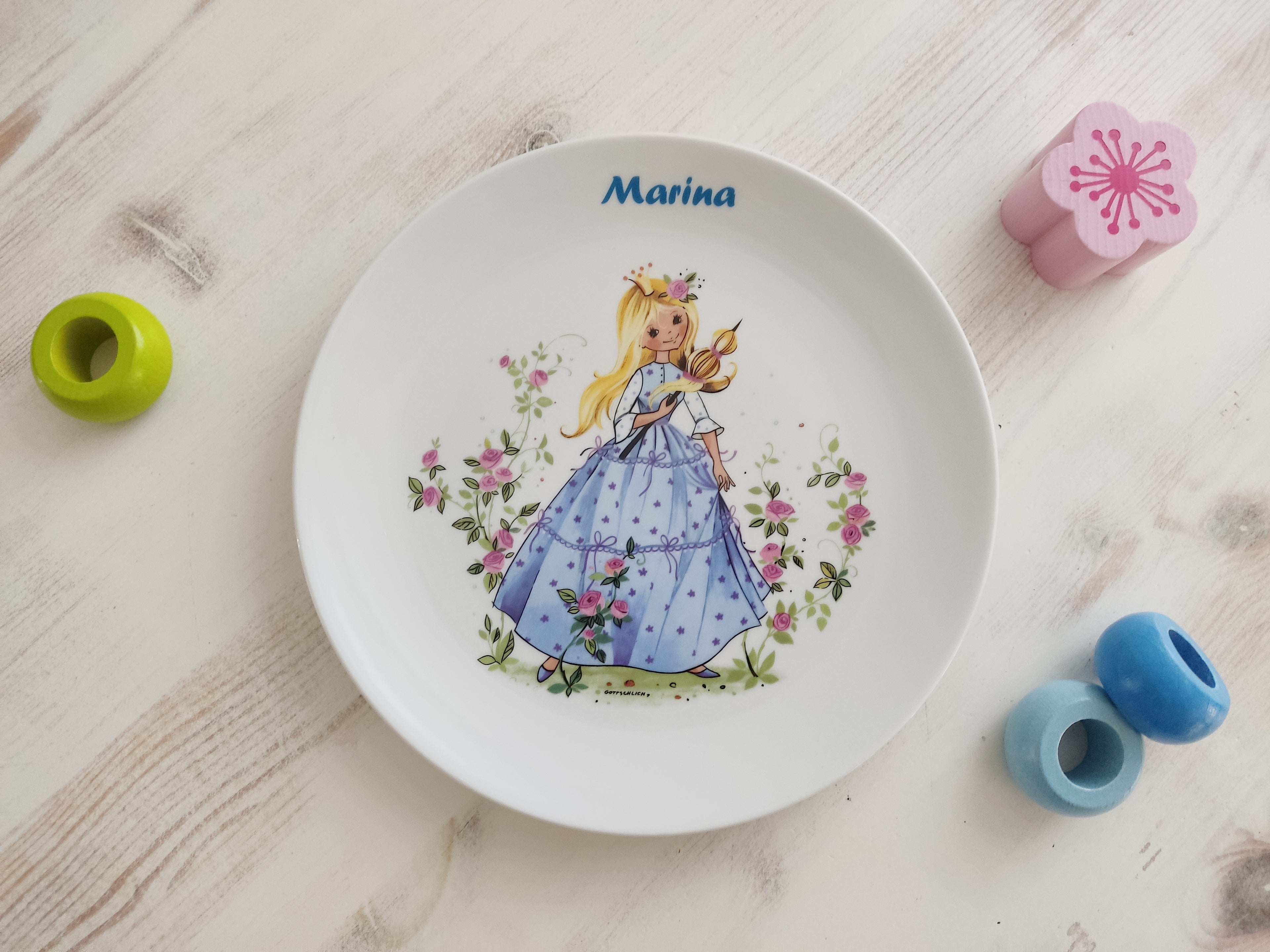Personalisiertes Kindergeschirr Set mit Namen - Dornröschen Märchenmotiv - Tasse Teller Schüssel - Geschenk zur Taufe, Geburt & zum Geburtstag
