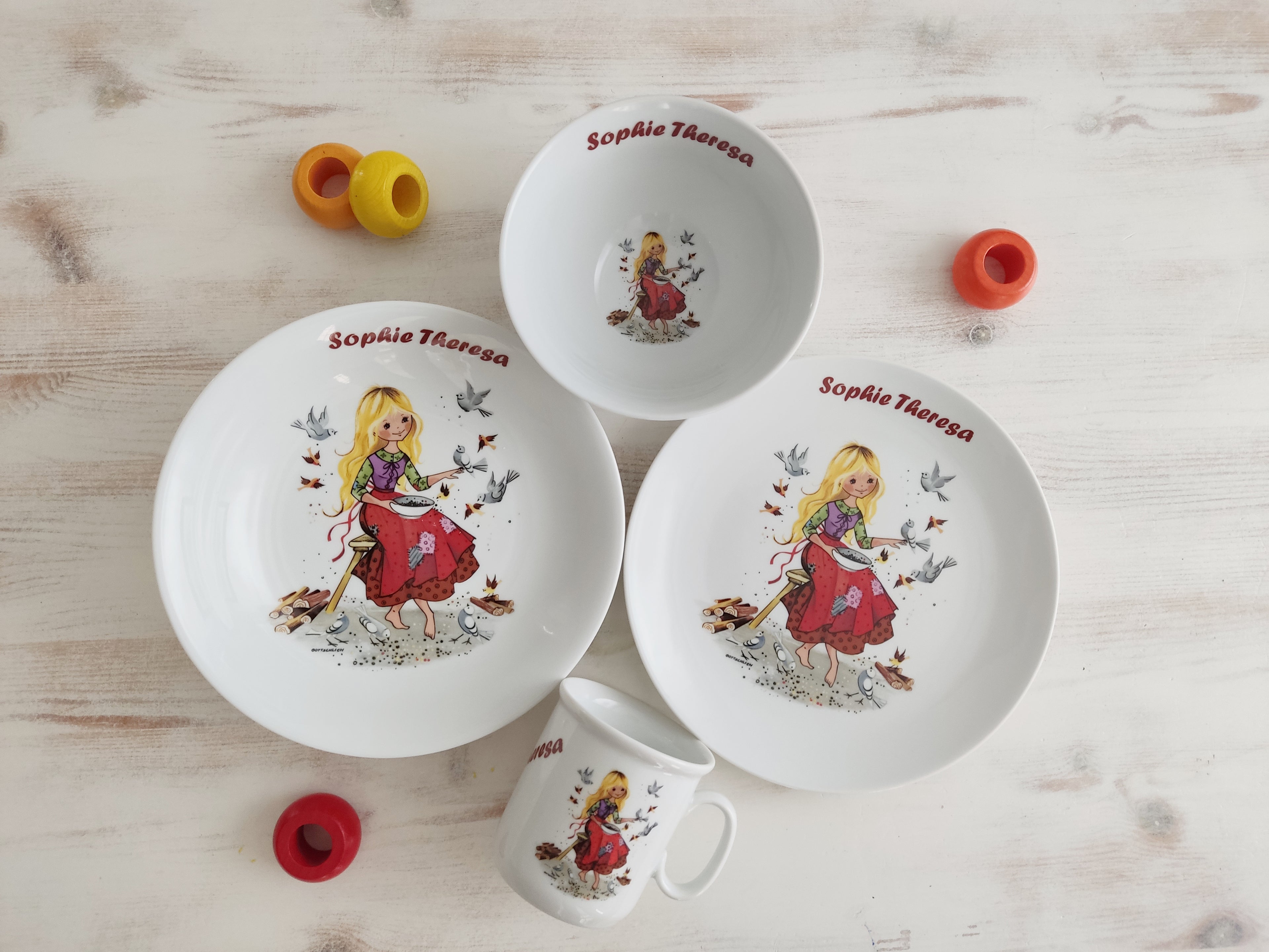 Personalisiertes Kindergeschirr Set mit Namen - Aschenputtel Märchenmotiv - Tasse Teller Schüssel - Geschenk zur Taufe, Geburt & zum Geburtstag