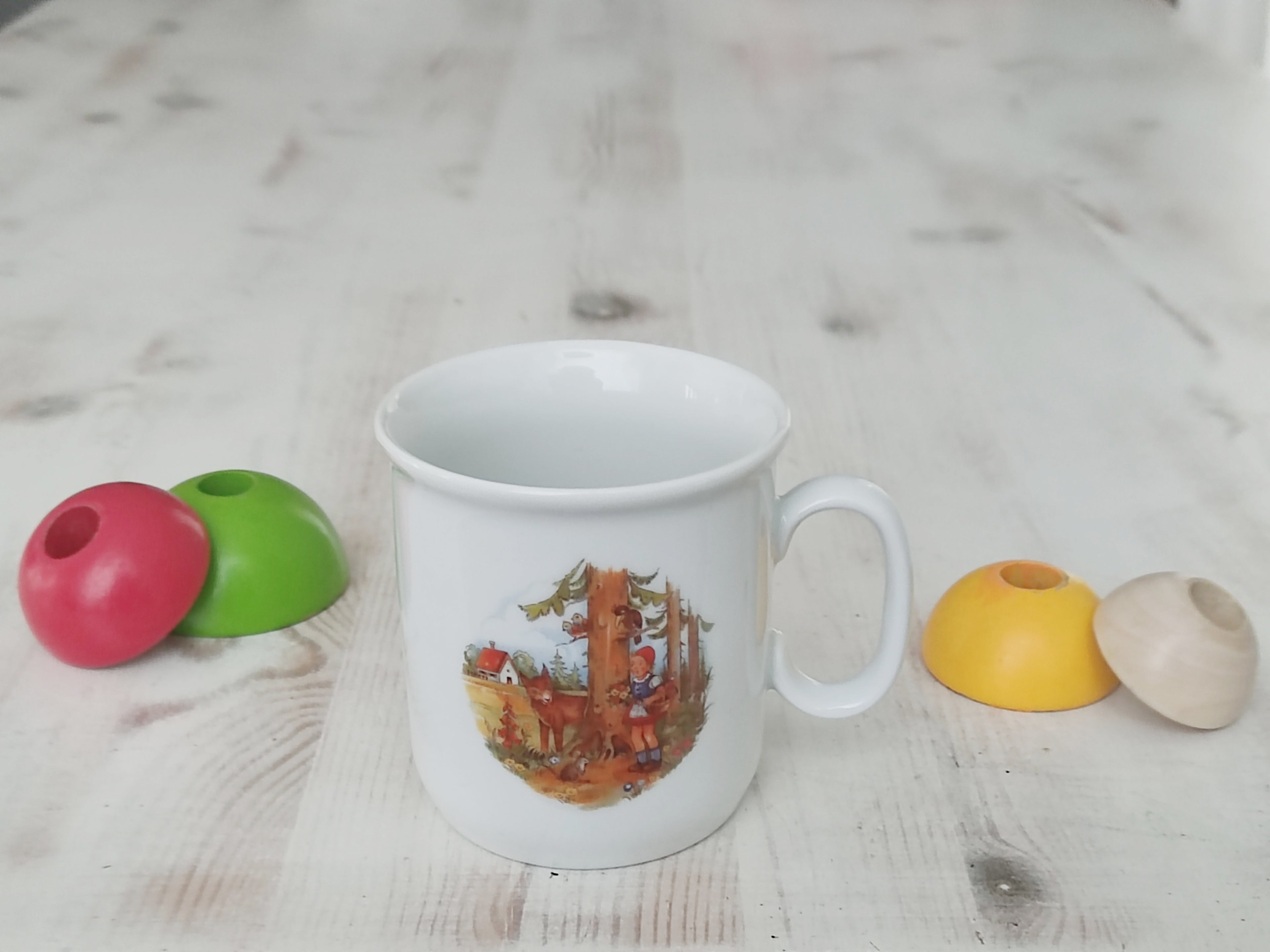Personalisiertes Kindergeschirr Set mit Namen - Rotkäppchen und der Wolf Märchenmotiv - Tasse Teller Schüssel - Geschenk zur Taufe, Geburt & zum Geburtstag