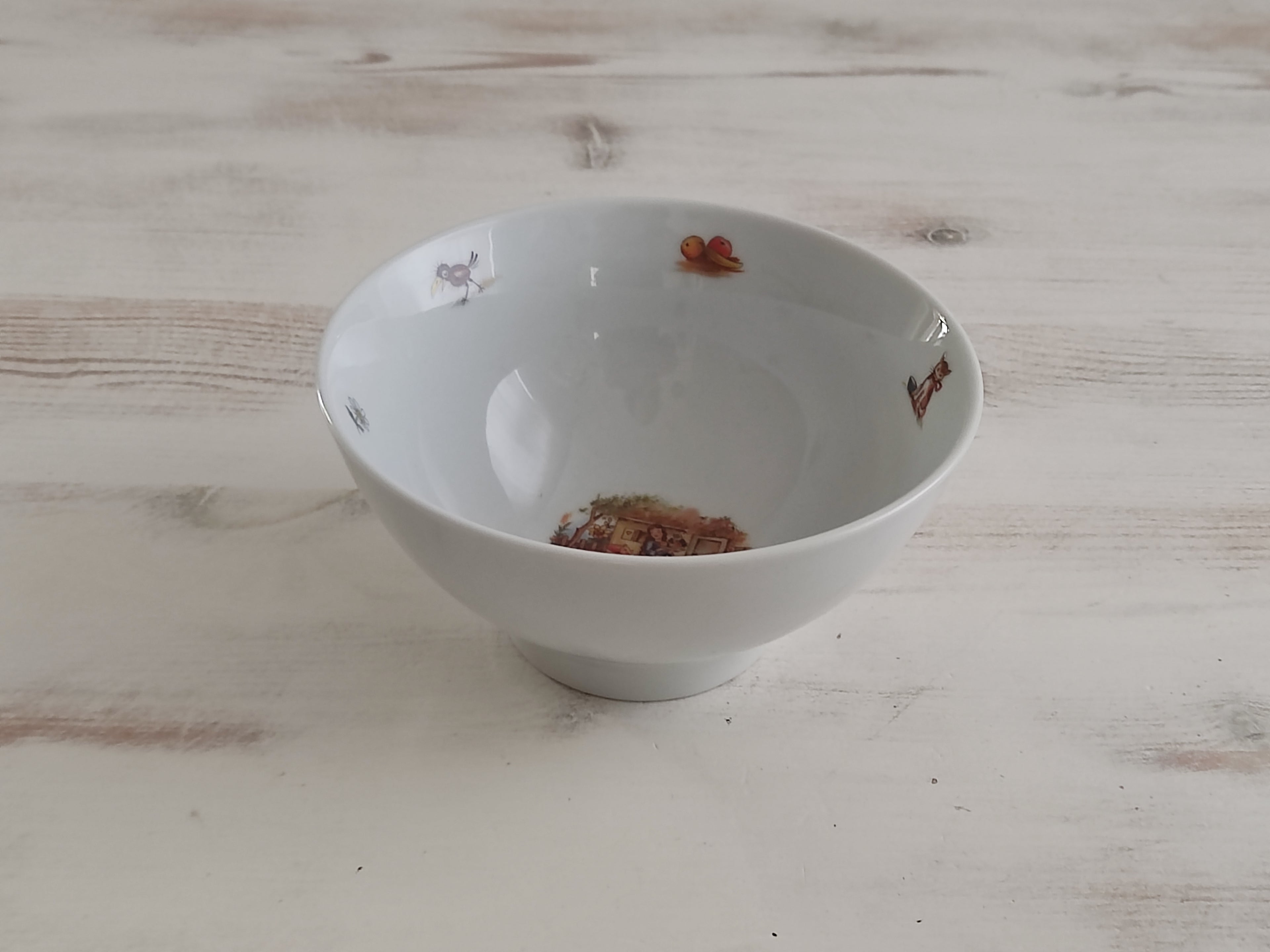 Personalisiertes Kindergeschirr Set mit Namen - Schneewittchen und die sieben Zwerge Märchenmotiv - Tasse Teller Schüssel - Geschenk zur Taufe, Geburt & zum Geburtstag